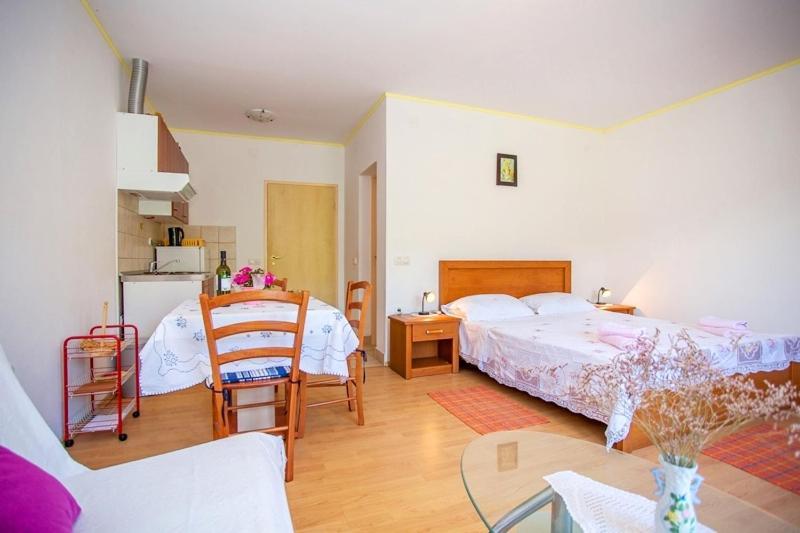 Apartment Varezic Стон Екстериор снимка