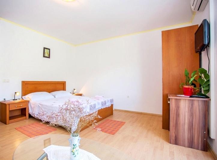 Apartment Varezic Стон Екстериор снимка