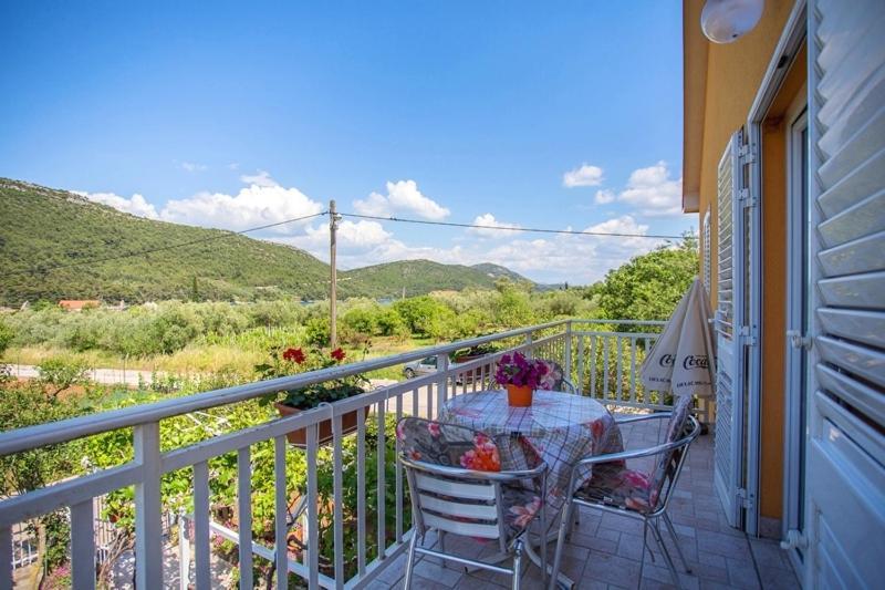 Apartment Varezic Стон Екстериор снимка