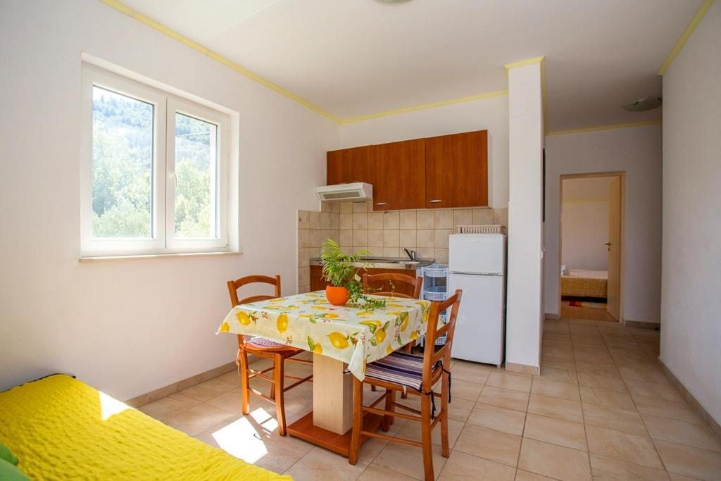Apartment Varezic Стон Екстериор снимка