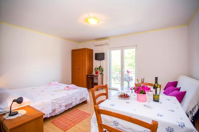 Apartment Varezic Стон Екстериор снимка
